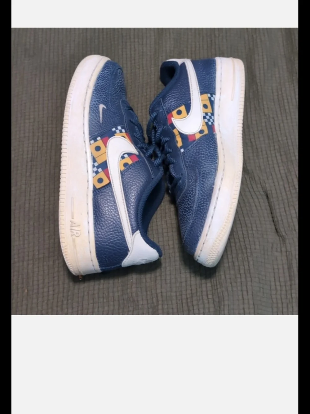 Nike Air Force One Big Kids' Navy Low Tops/ Big kids/Youth Size 5.5